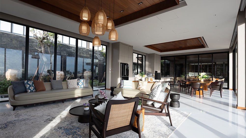 Villa BIE - Opulent living and dining spaces
